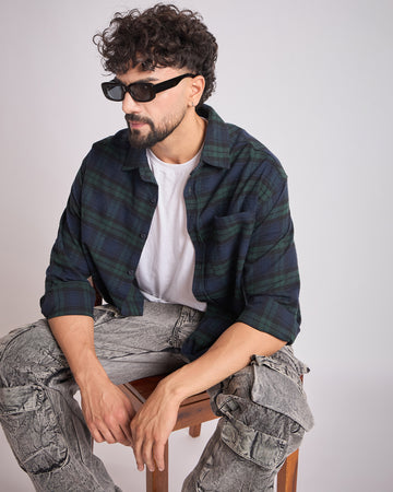 Chimpaaanzee Men Navy & Green Oversized Fit Shirt