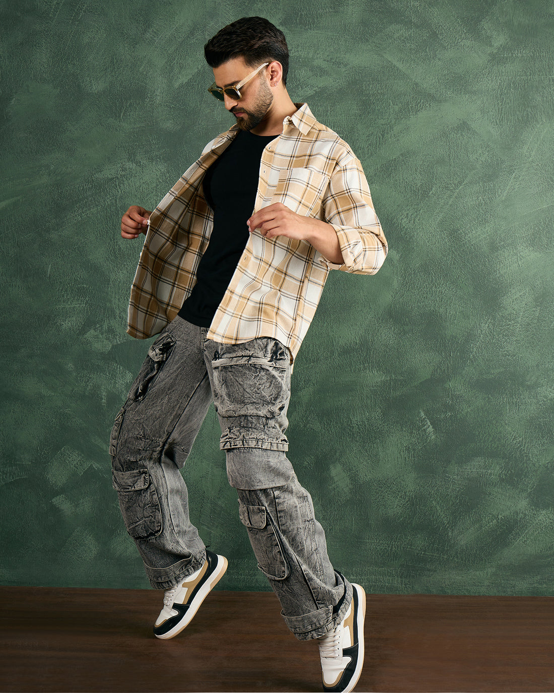 Chimpaaanzee Men Beige & White Oversized Fit Shirt