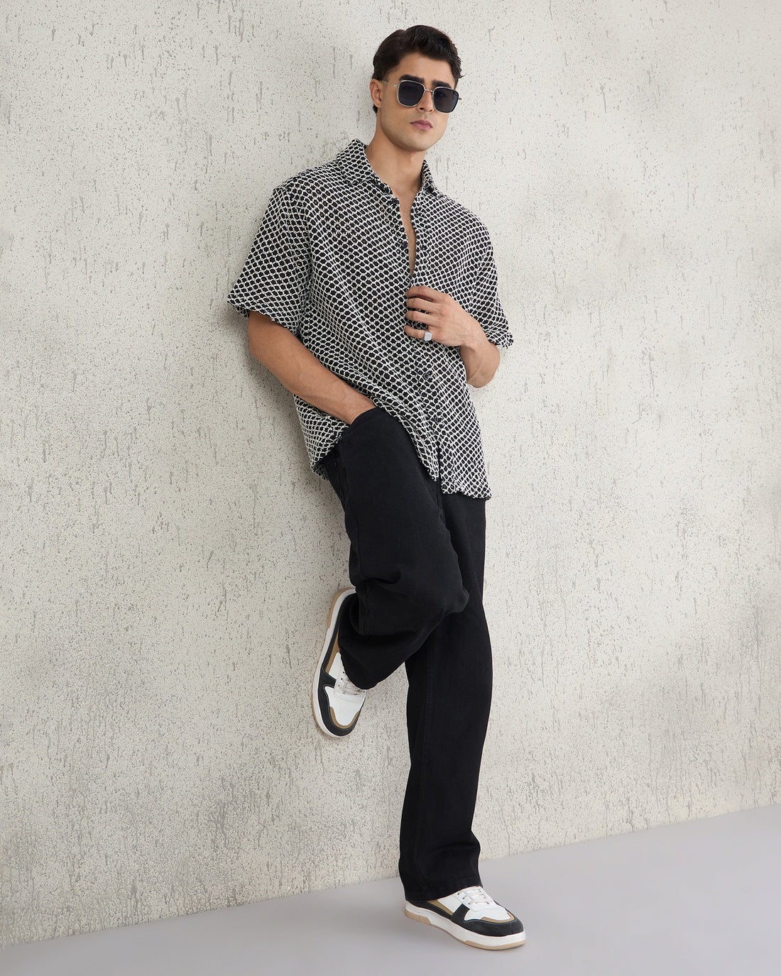 Chimpaaanzee Men Black & Beige Oversized Fit Shirt